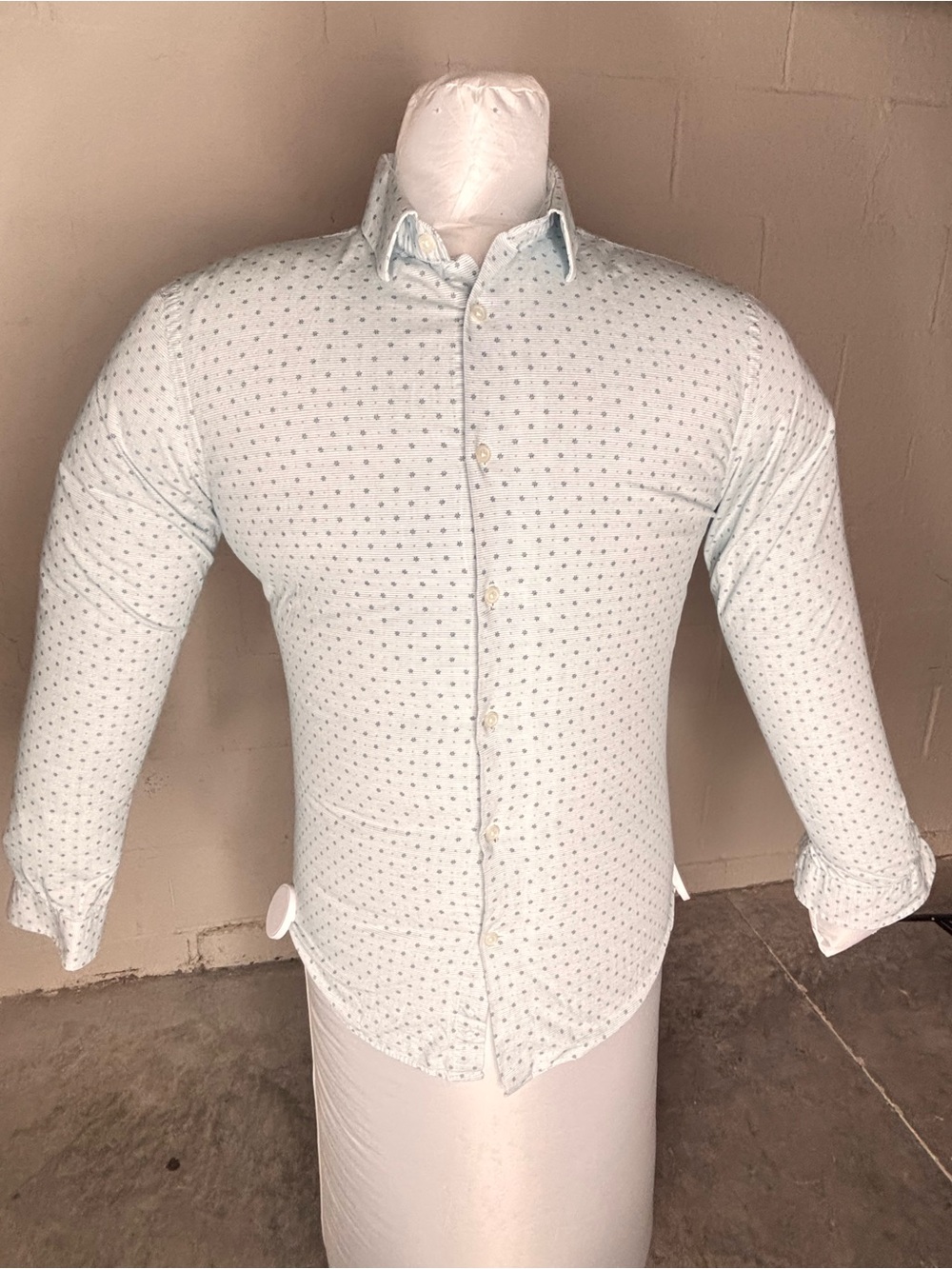 Express Mens (US) Large Light Blue/Floral Accents Button Down Long Sleeve